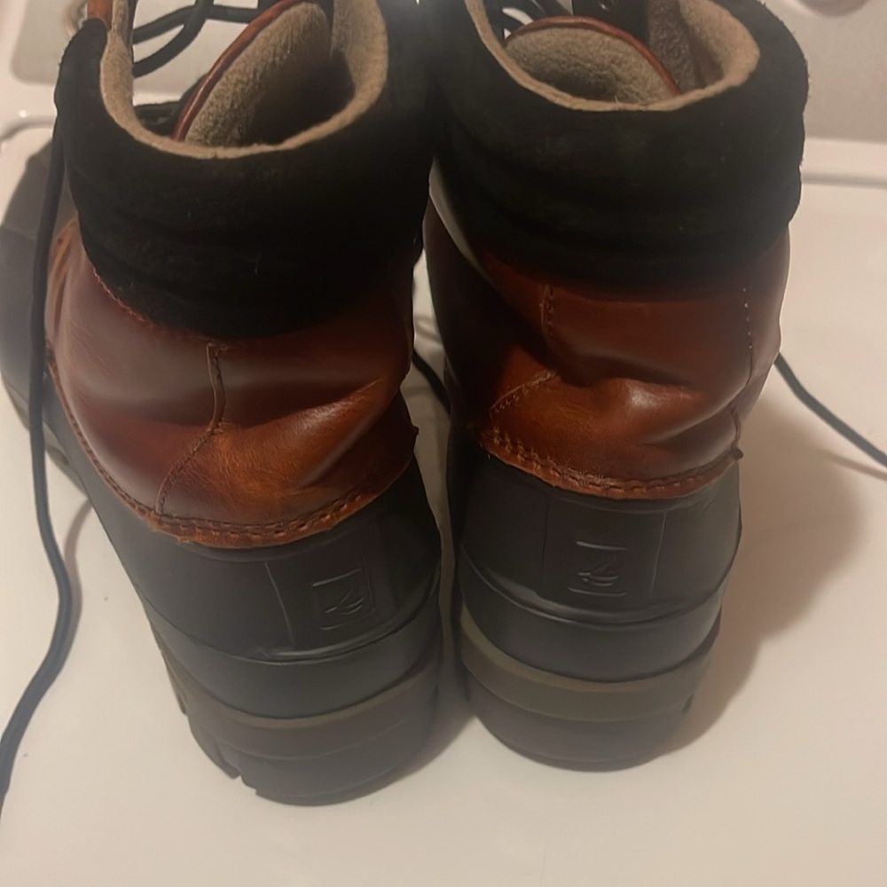 Sperry - Picture 2 of 5